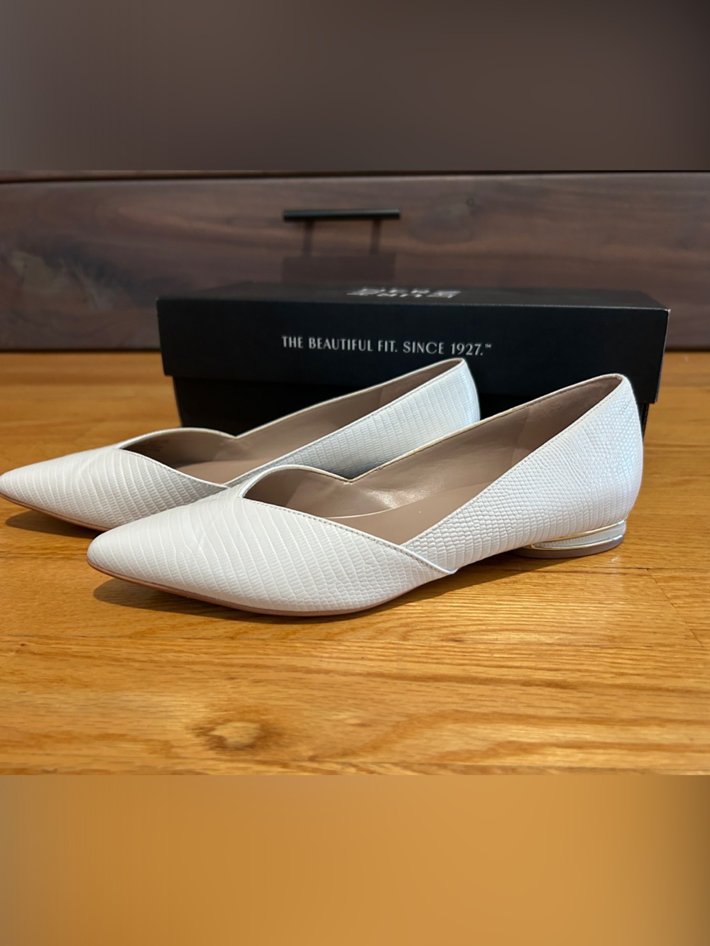 Naturalizer Havana Pointed-Toe Flats in Warm White Lizard-Texture - Picture 4 of 6